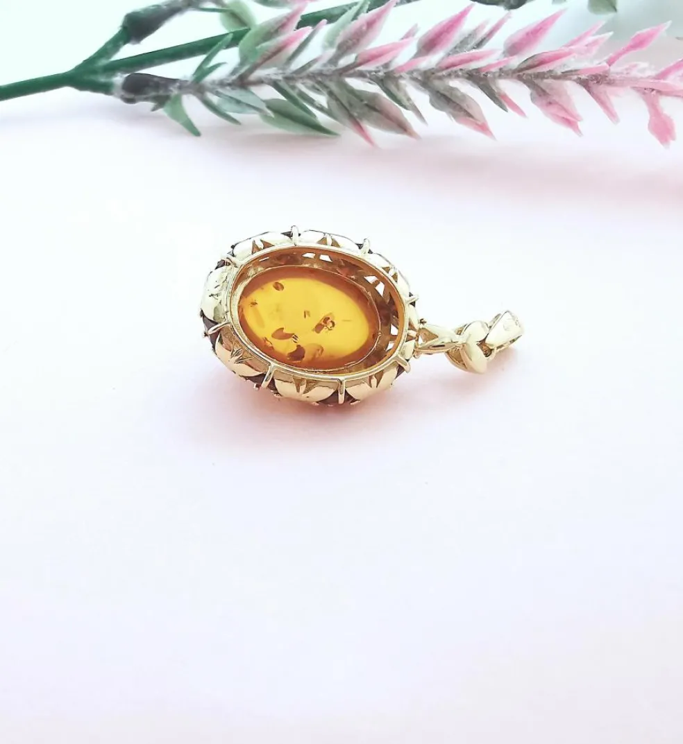 Pendentif Cabochon d'Ambre