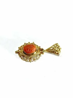 Pendentif Camée or et corail