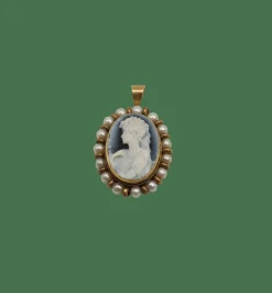 Pendentif camée or jaune serti de perles de culture