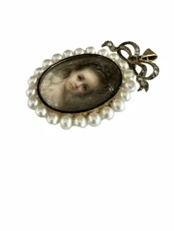 Pendentif Cecile Villeneuve - Portrait De Yolande De Luynes à l'âge De 2 Ans