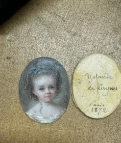 Pendentif Cecile Villeneuve - Portrait De Yolande De Luynes à l'âge De 2 Ans