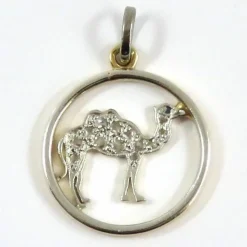 Pendentif chameau en or