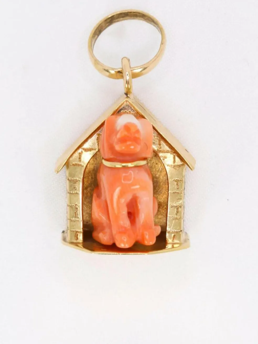 Pendentif Charms chien or jaune corail