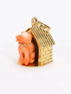 Pendentif Charms chien or jaune corail