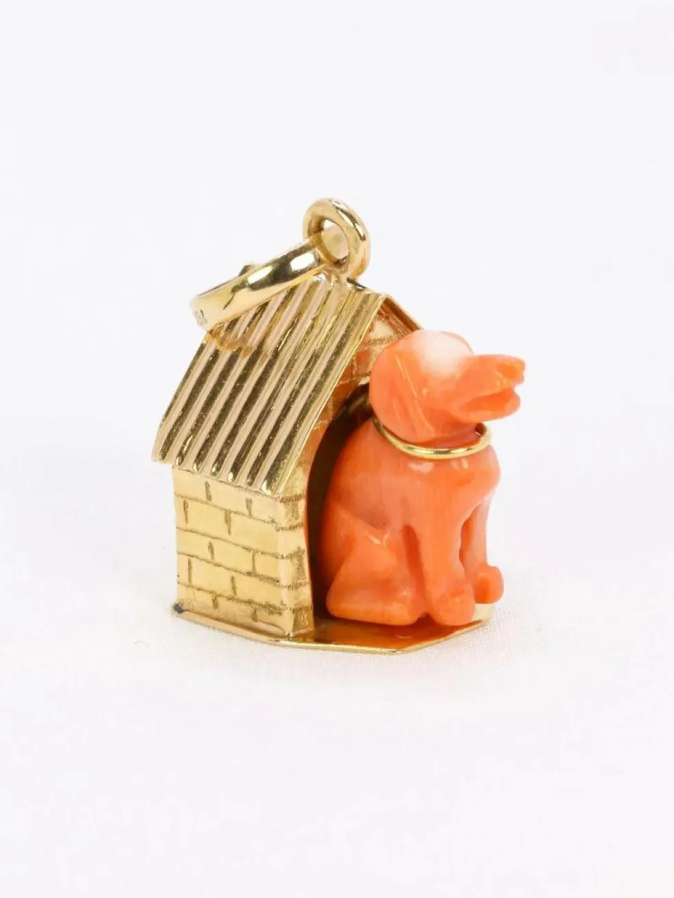 Pendentif Charms chien or jaune corail