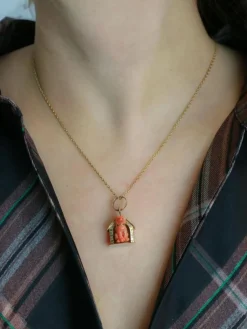 Pendentif Charms chien or jaune corail