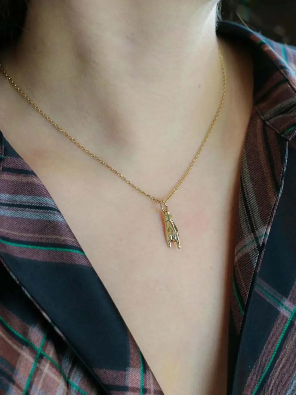 Pendentif Charms main signe des cornes or jaune