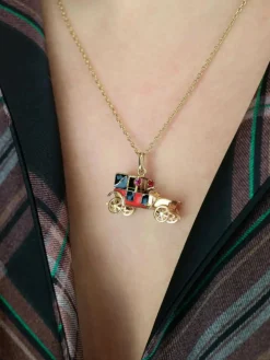 Pendentif charms vintage voiture ancienne or jaune rubis email