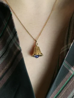 Pendentif charms vintage cloche or jaune pierre bleue