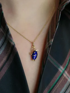 Pendentif charms vintage pichet or jaune émail bleu