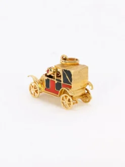 Pendentif charms vintage voiture ancienne or jaune rubis email