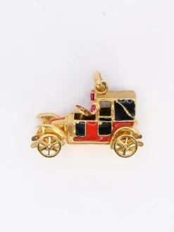 Pendentif charms vintage voiture ancienne or jaune rubis email