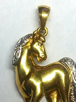 Pendentif cheval en or jaune et blanc