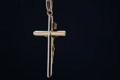 Pendentif Christ en Croix en or 18 carats