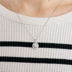 Pendentif circulaire en or blanc et diamants