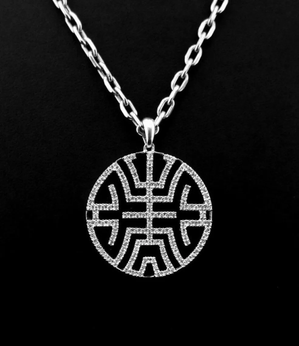 Pendentif Circulaire Onyx et Diamants, Chaîne en Or Blanc