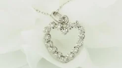 Pendentif coeur en or blanc et diamants