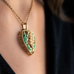 Pendentif coeur perles et émail