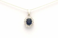 Pendentif contemporain en or blanc 18 carats serti d'un saphir et de diamants "taille" brillant (+-0.3ct)