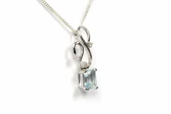 Pendentif contemporain or blanc, aigue-marine, diamants