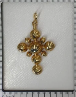 Pendentif croix antique or et diamants 18ème siècle