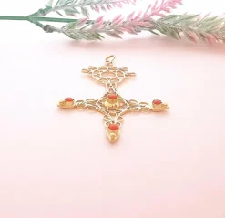 Pendentif Croix du sud ou d'Agadez, cabochons de Corail Or