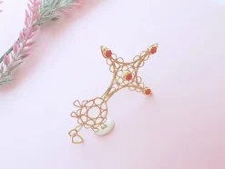 Pendentif Croix du sud ou d'Agadez, cabochons de Corail Or