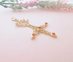 Pendentif Croix du sud ou d'Agadez, cabochons de Corail Or