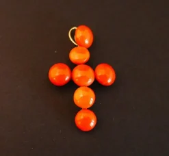Pendentif Croix en Corail Ancien, Or