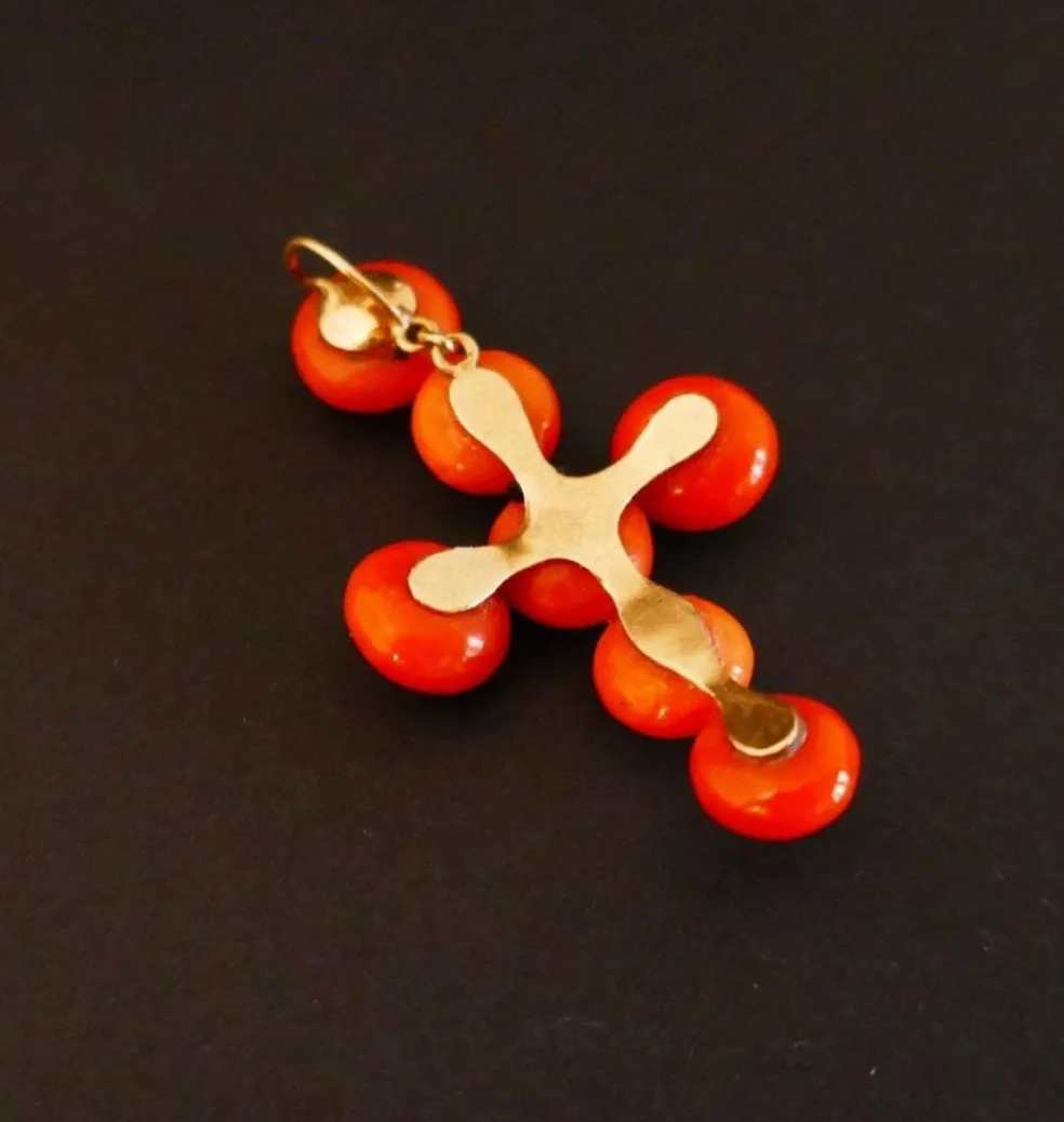Pendentif Croix en Corail Ancien, Or