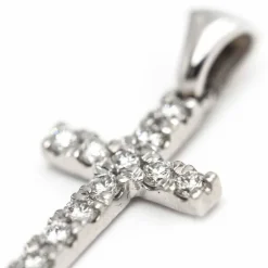 Pendentif croix en diamants et or blanc