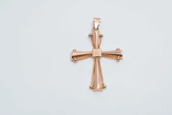 Pendentif croix en or