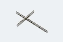 Pendentif croix en or blanc avec diamants