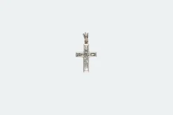 Pendentif croix en or blanc et diamants