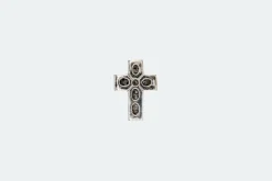 Pendentif croix en or blanc et diamants