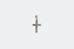 Pendentif croix en or blanc et diamants