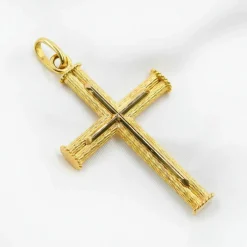 Pendentif croix en or jaune