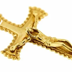 Pendentif croix en or jaune
