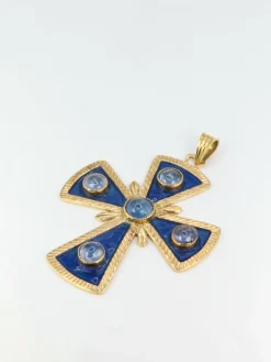 Pendentif croix en or, émail et saphirs