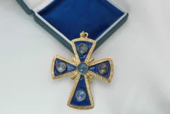 Pendentif croix en or, émail et saphirs