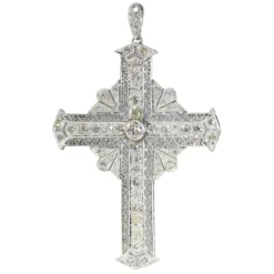 Pendentif croix en platine serti de diamants