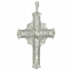 Pendentif croix en platine serti de diamants
