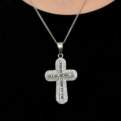 Pendentif Croix Or Blanc Diamants Noirs et Blancs 2,5 cts