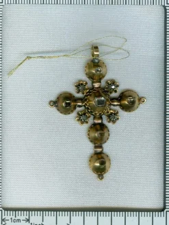 Pendentif croix, or et diamants