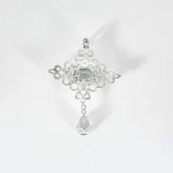 Pendentif Croix Rococo or blanc aigue-marine