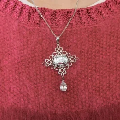 Pendentif Croix Rococo or blanc aigue-marine