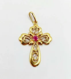 Pendentif croix vintage or jaune finement travaillée ornée d'un rubis