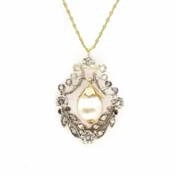 Pendentif 19e perle et roses de diamants