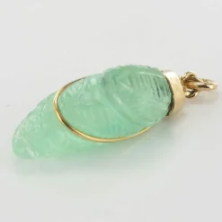 Pendentif Emeraude gravée Or