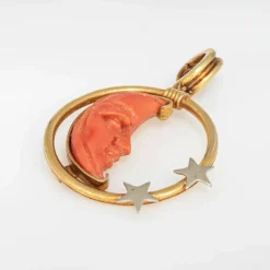 Pendentif en corail sculpté Homme dans la lune Croissant d'étoile Or 18 carats Bijoux célestes